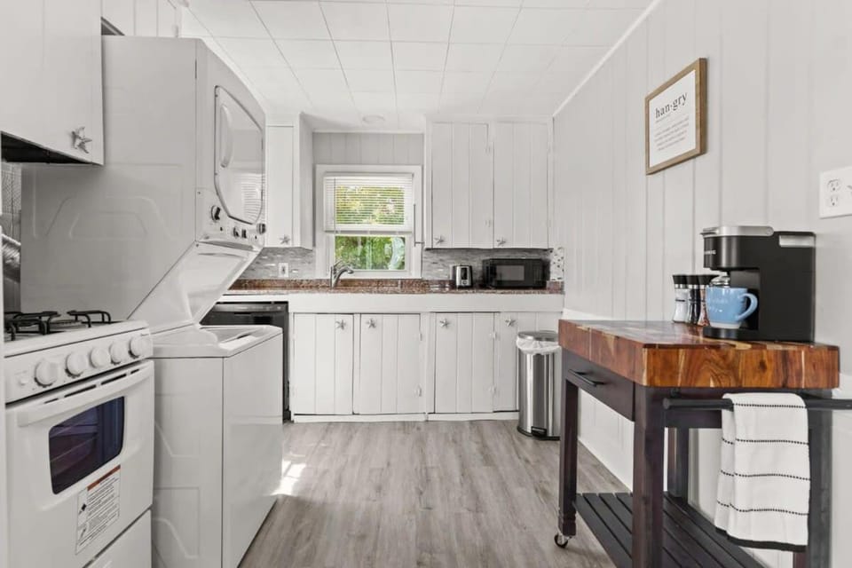 The Salty Dog Pet Friendly Private Yard House in Hampton Beach