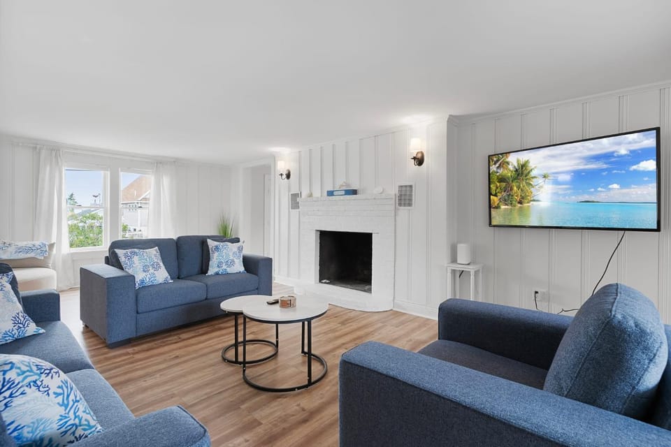 Seaside Serenity Steps to Beach Deck & Porch House in Newburyport