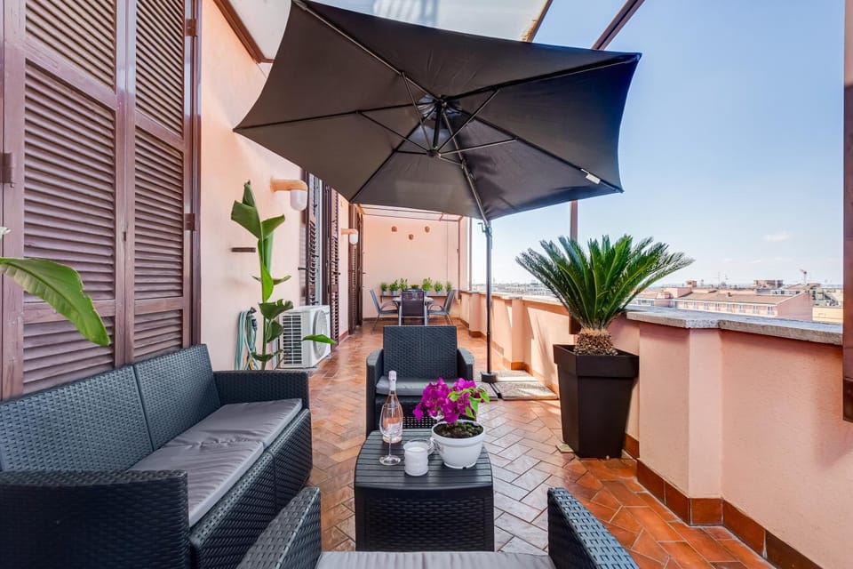 Property building, Balcony/Terrace, Photo of the whole room