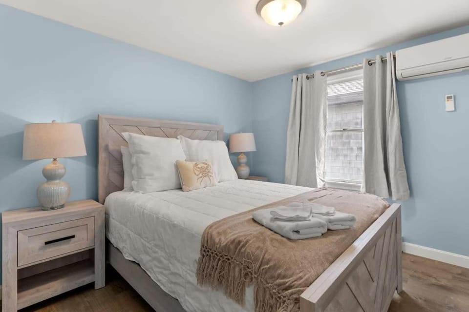 Serenity at Snug Harbor Ocean View Private Deck Apartment in Rye