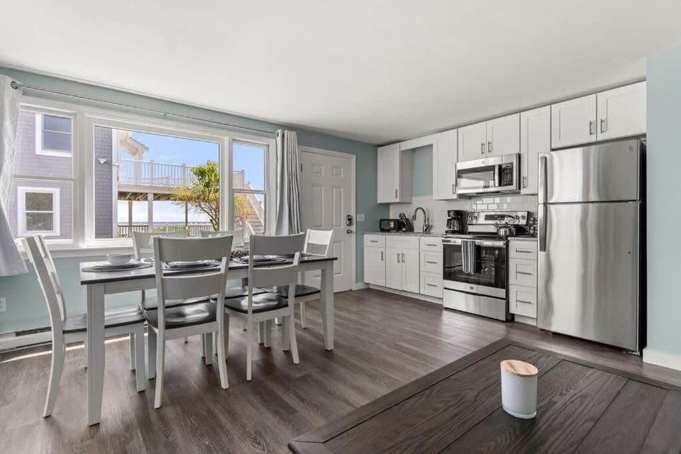 Harbor Serenity Private Deck Updated Kitchen Apartment in Rye
