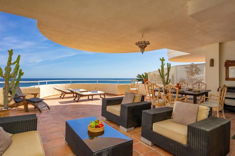 Bermuda Beachfront Living by Lica Homes Apartment in Costa del Sol