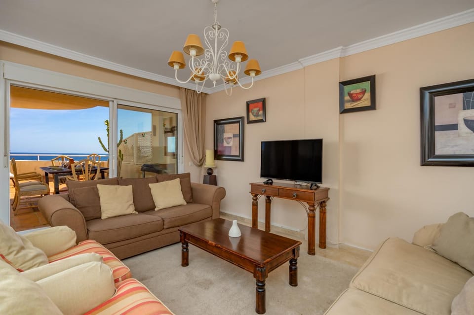Bermuda Beachfront Living by Lica Homes Apartment in Costa del Sol