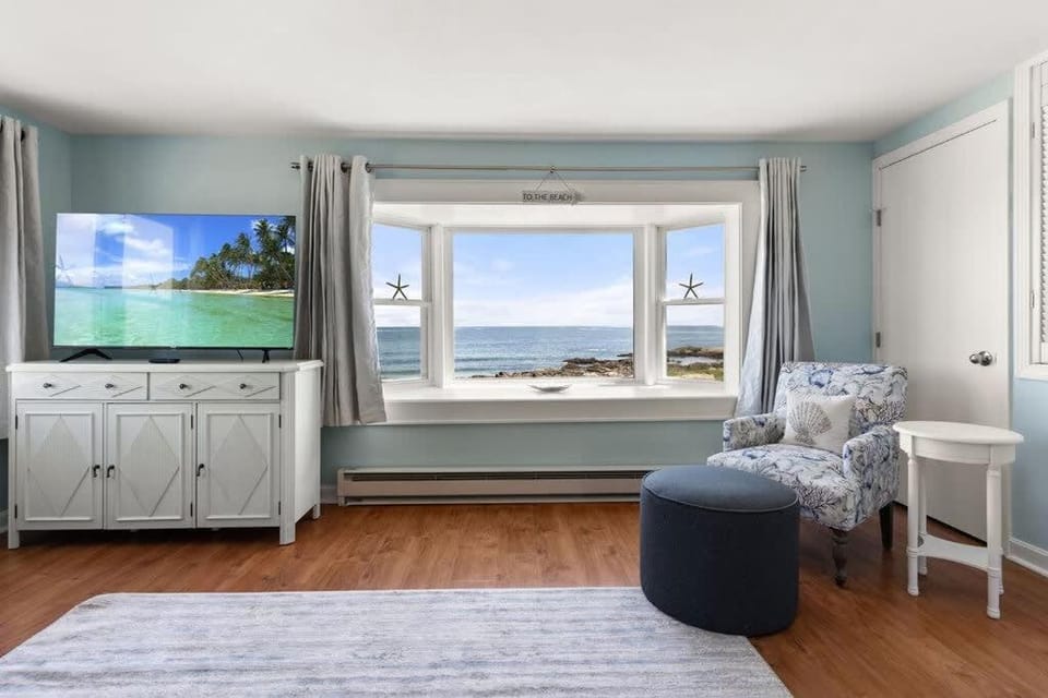 Sunrise Sanctuary Walk to Wallis Ocean Views Apartment in Rye