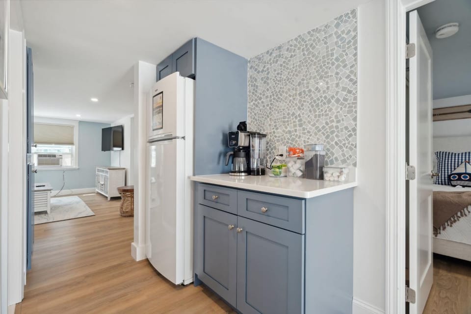 Professionally Designed Porch Swing Renovated Apartment in Hampton Beach