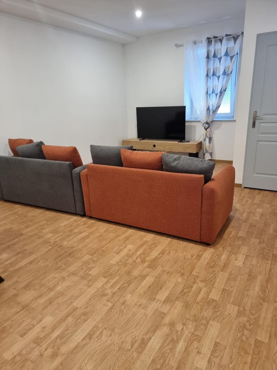 Communal lounge/ TV room, TV and multimedia, Living room, Seating area
