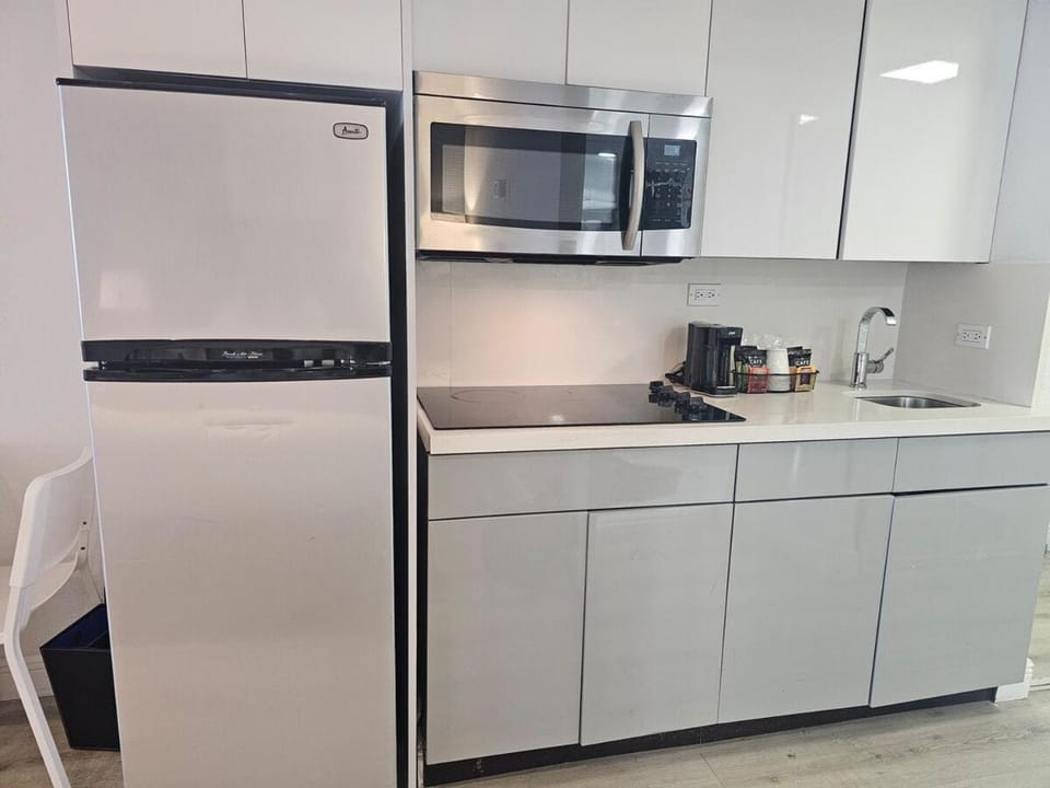 Ocean front paradise studio with ocean view and beach exit Apartment in Sunny Isles Beach