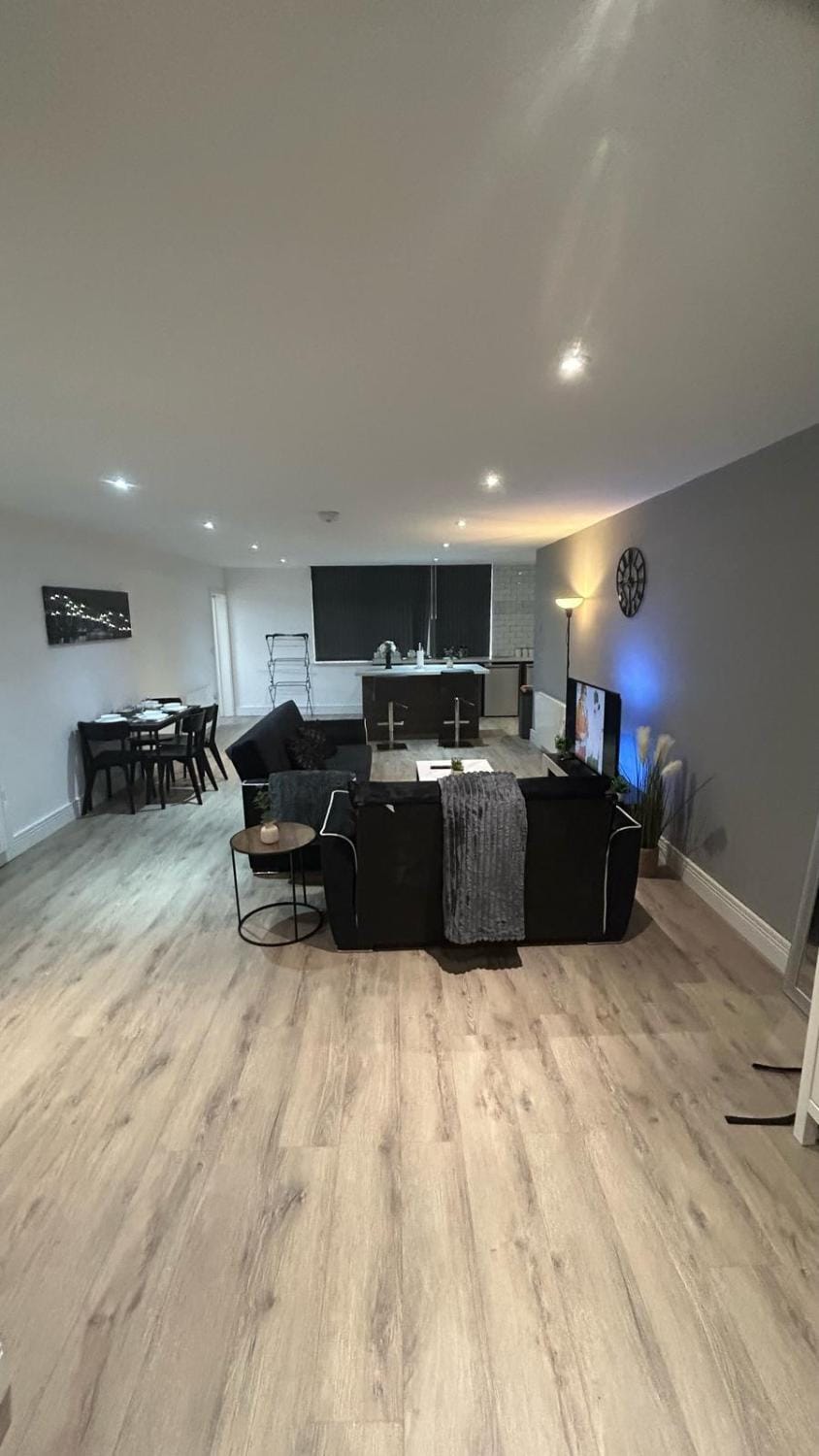 New Modern and Spacious 2BR In The Heart of Burnley with Free Private Parking Apartment in Burnley