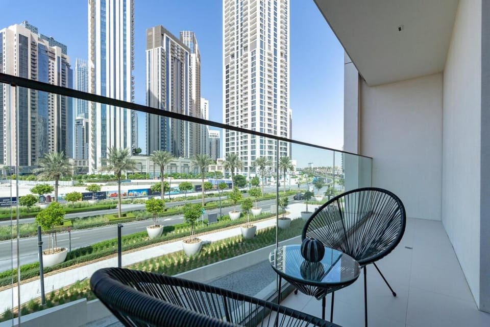 Free housekeeping visits during your stay - StayShort - Bright & Elegant 2BR in Creek Harbour Apartment in Dubai