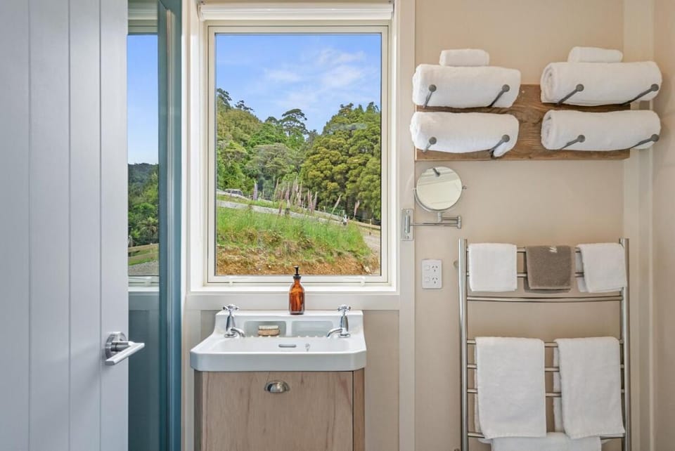 Bathroom, towels