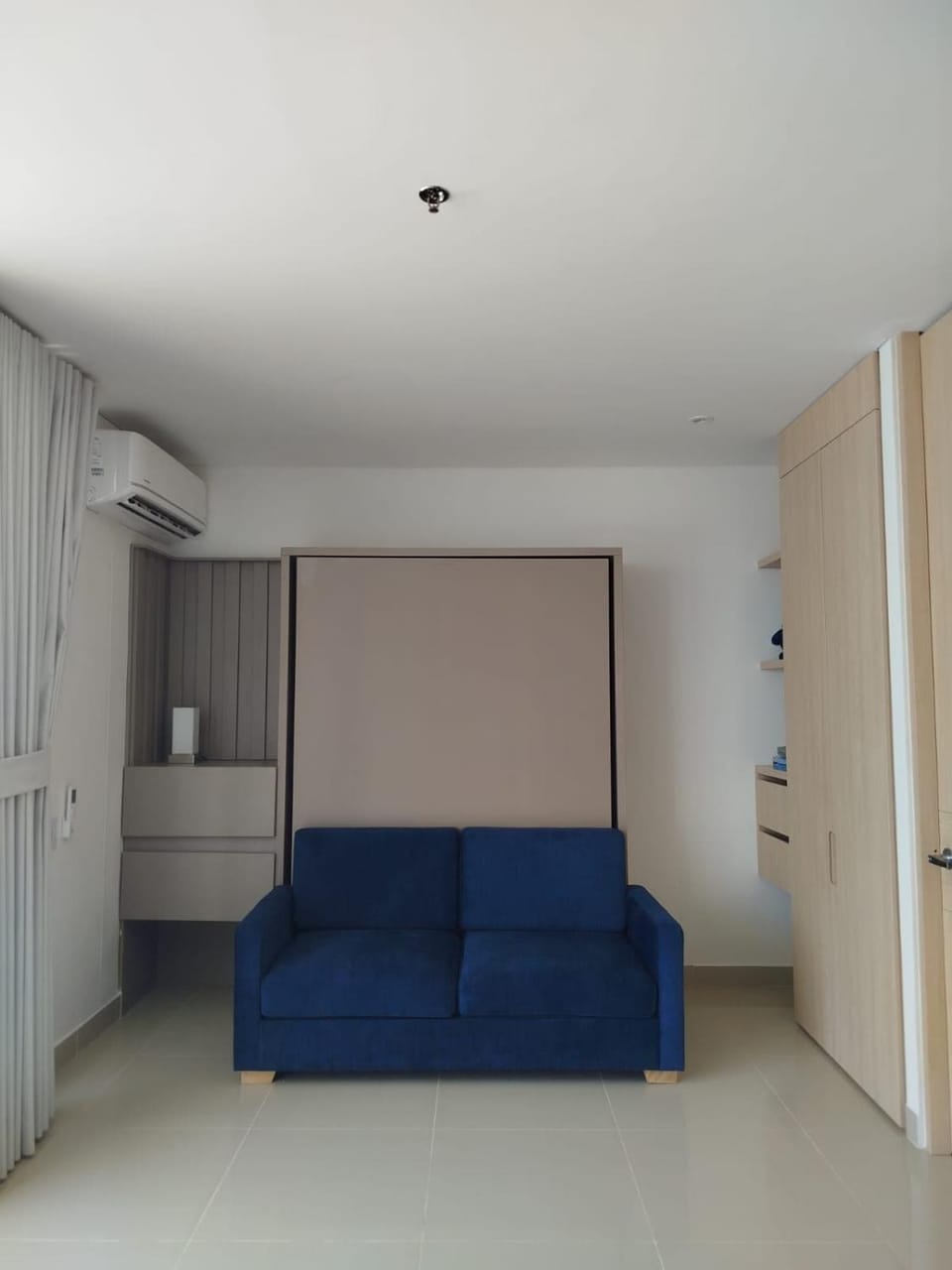 Bed, Living room