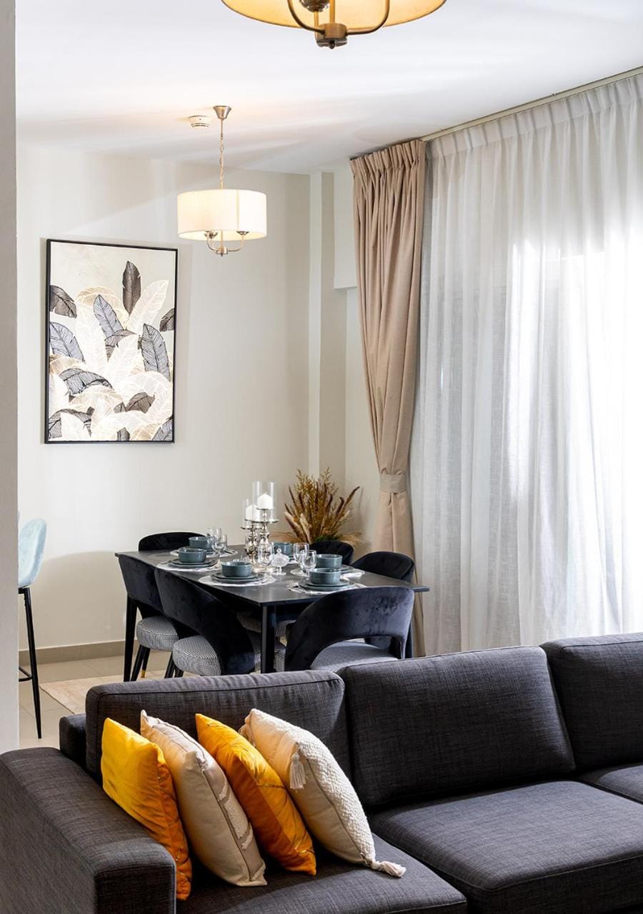 Seating area, Dining area