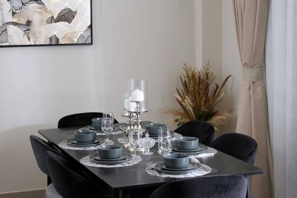 Seating area, Dining area