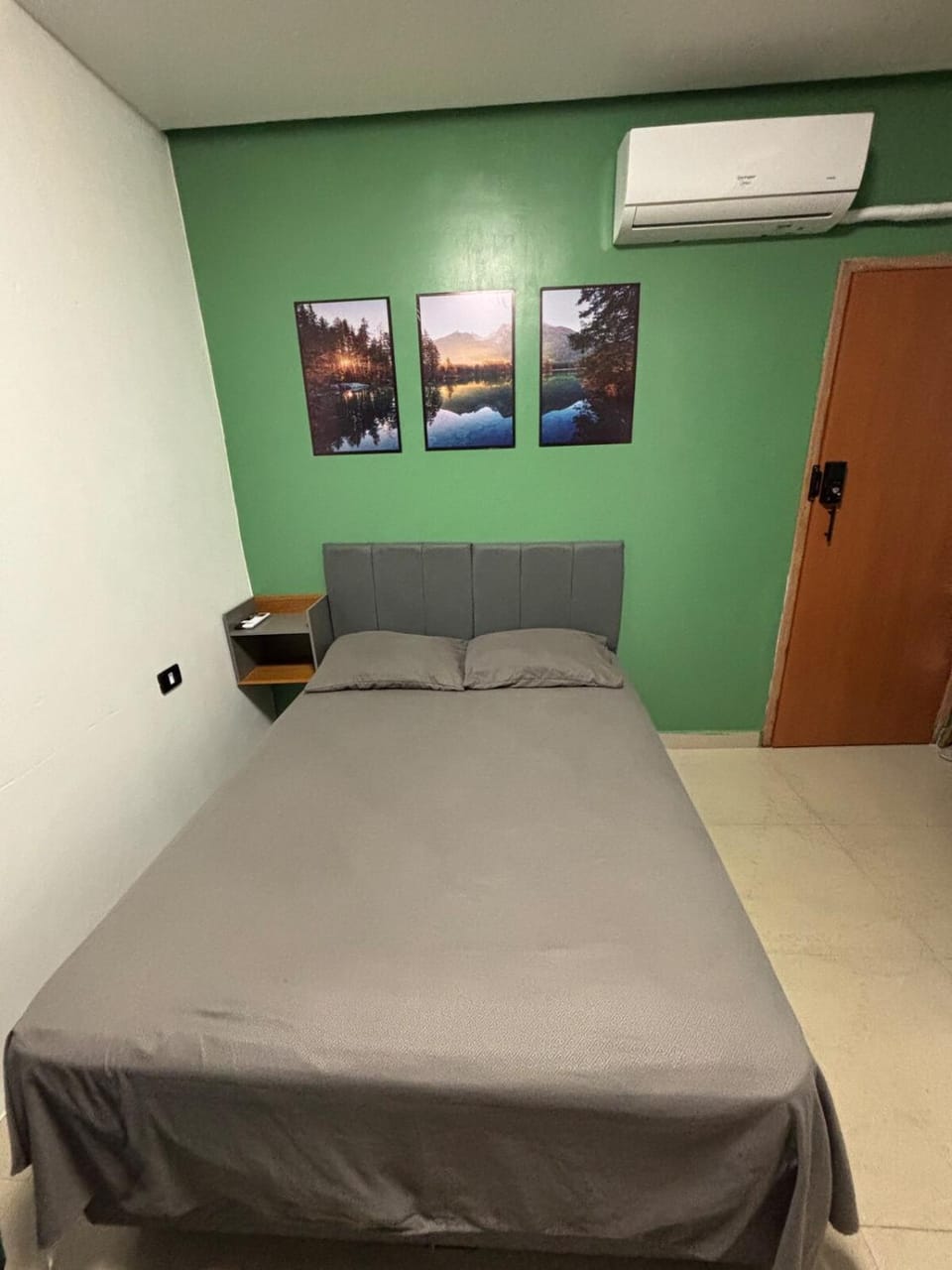 Bed, Bedroom, air conditioner