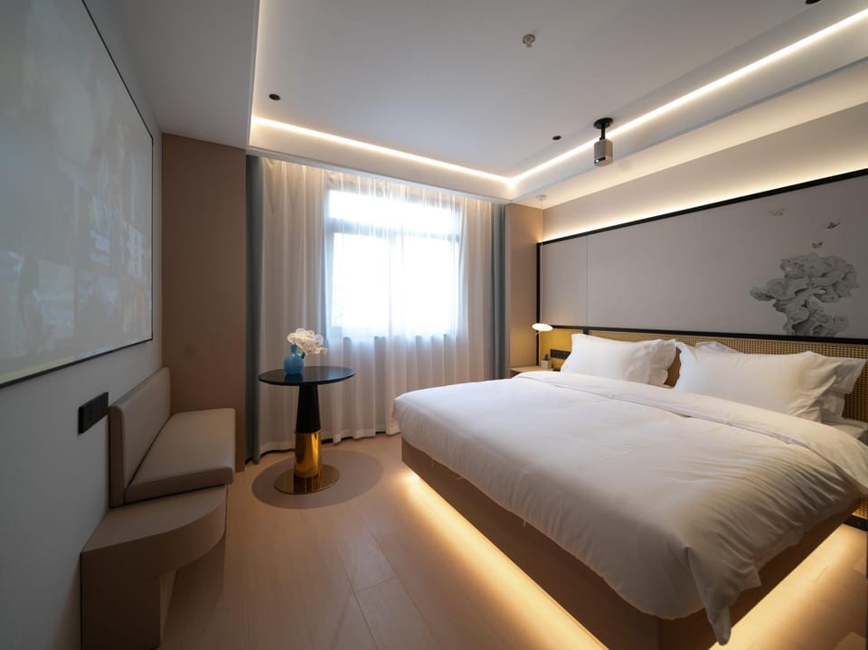 Bed, Photo of the whole room, Bedroom