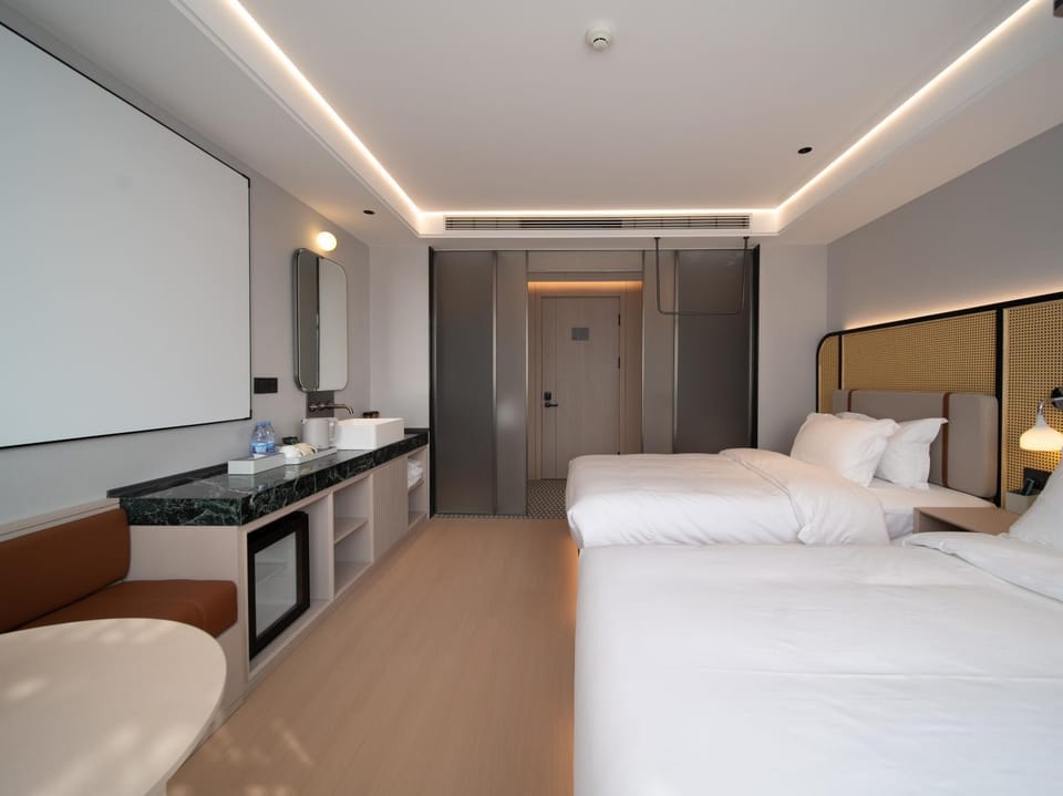 Bed, Photo of the whole room, Bedroom