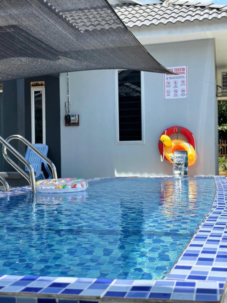 Che Puan Homestay Baling - 2 unit house with kids pool House in Kedah
