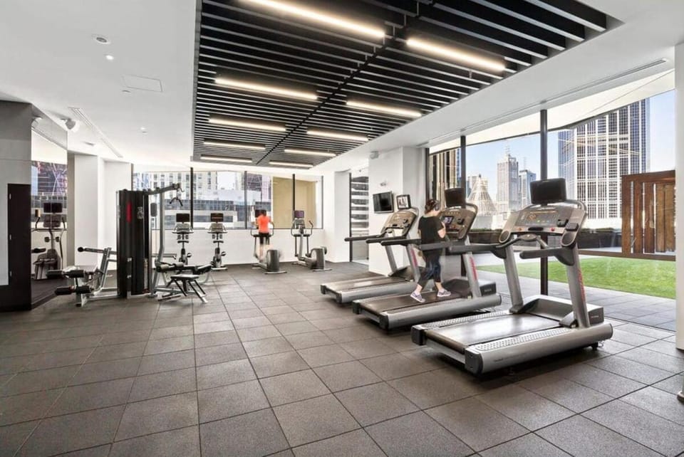 Luxurious 2BR Apartment - Central CBD Location with Pool, Gym Apartment in Melbourne