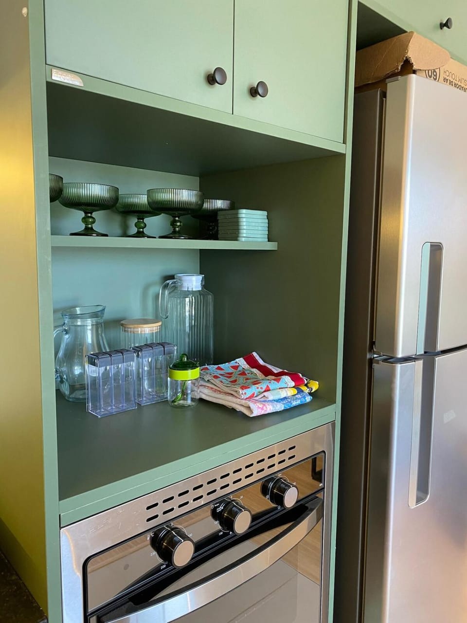 Kitchen or kitchenette, oven