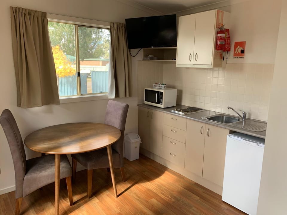 Horsham Riverside Caravan Park Campground/ 
RV Resort in Horsham