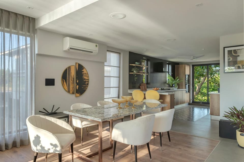 Kitchen or kitchenette, Living room, Seating area, Dining area, air conditioner