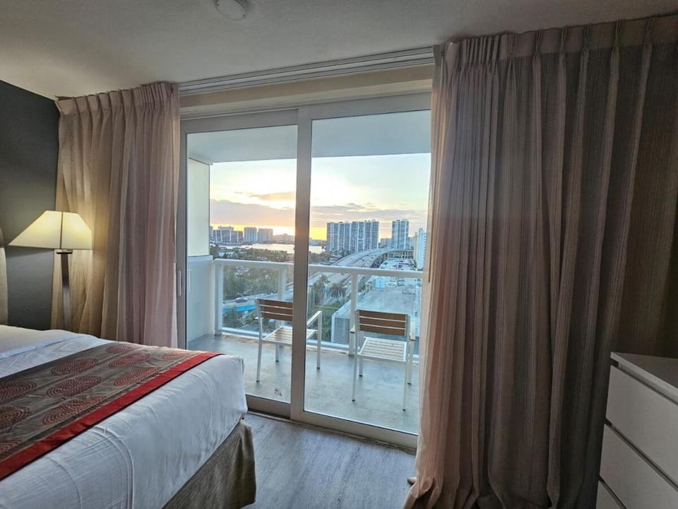 Beach Studio with City View Apartment in Sunny Isles Beach