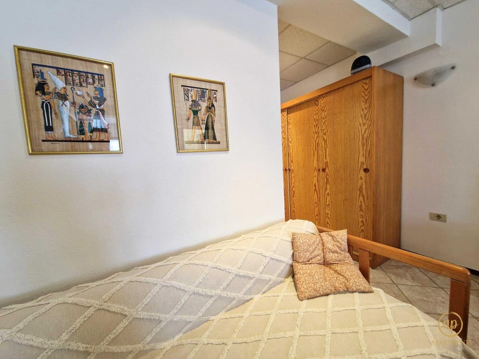 Bedroom, wardrobe
