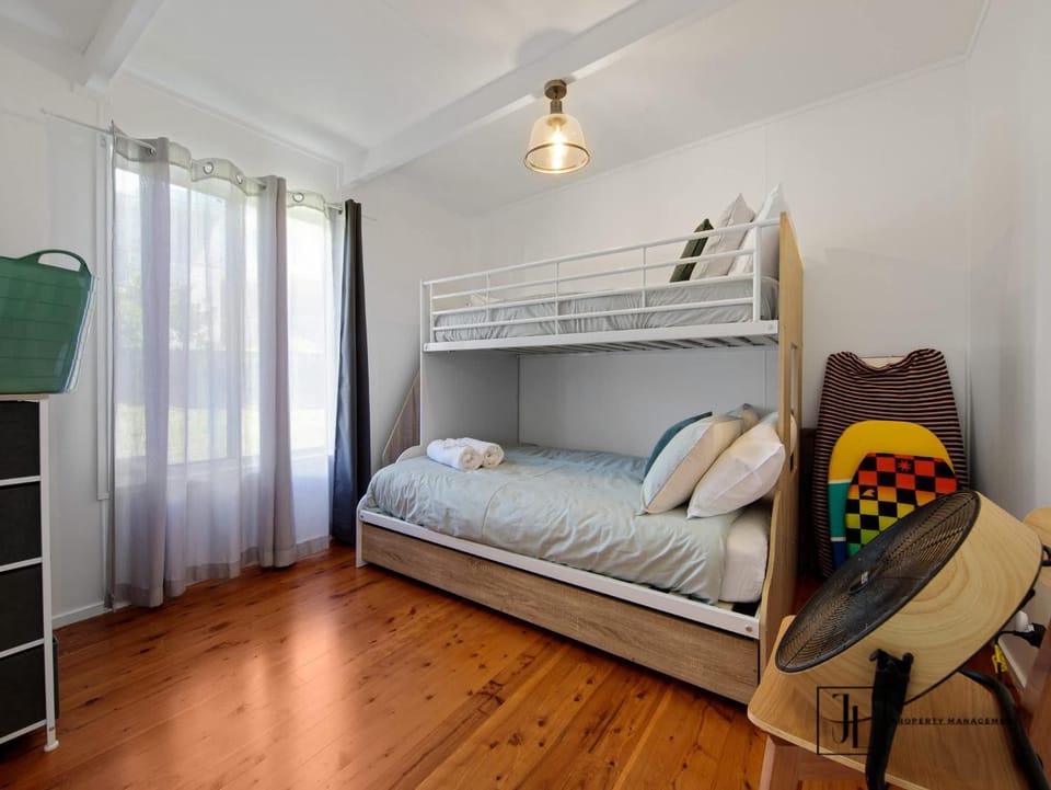 Bed, Photo of the whole room, Bedroom, bunk bed