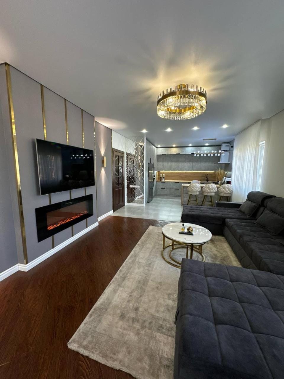 Kitchen or kitchenette, Seating area