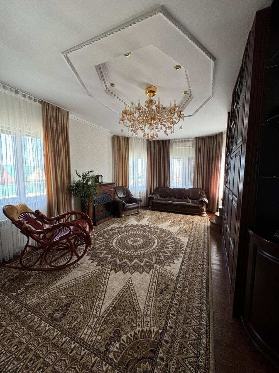 Living room, Photo of the whole room, Seating area, fireplace, fireplace
