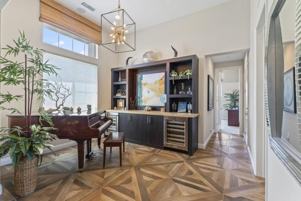 PGA Signature Luxury finishes and furnishings walk to ERNIES House in La Quinta
