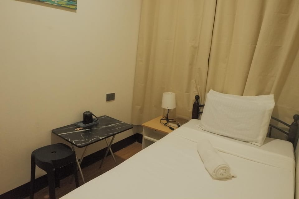 Bed, Photo of the whole room, towels
