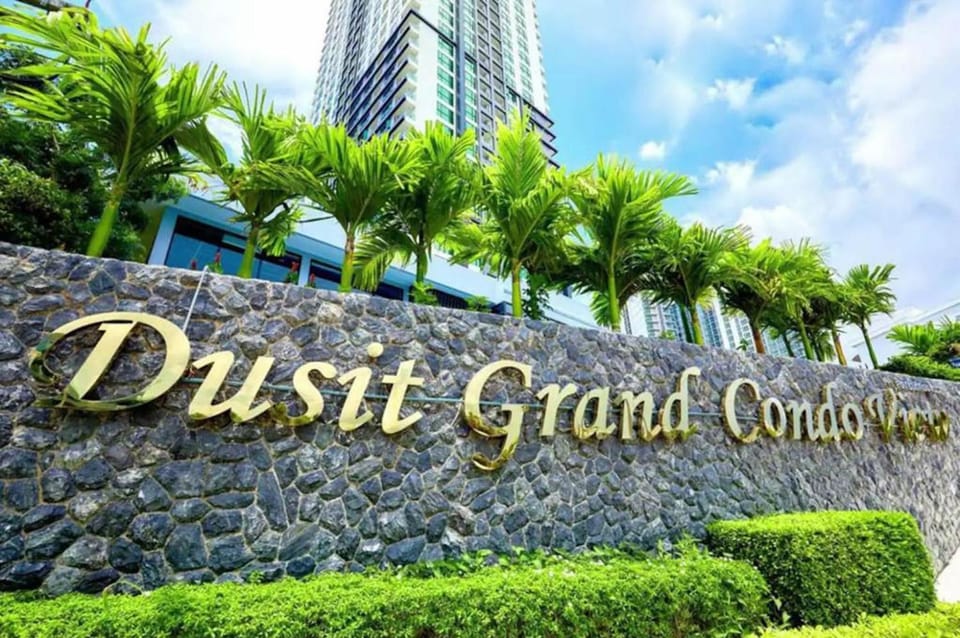 Property building, Day, Property logo or sign, Street view