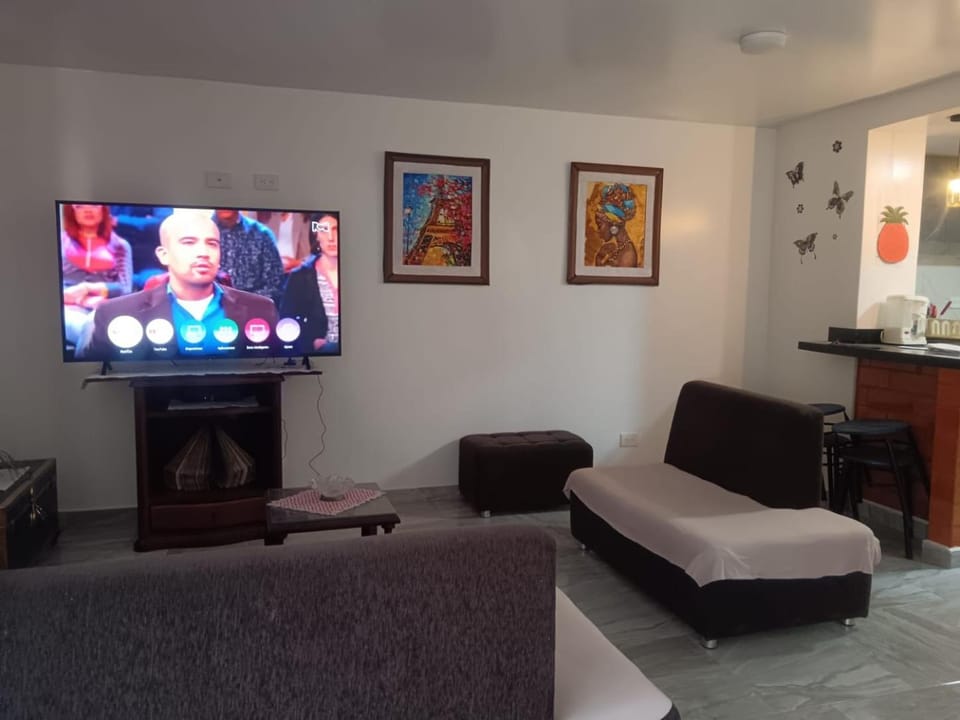 Communal lounge/ TV room, Living room, Seating area