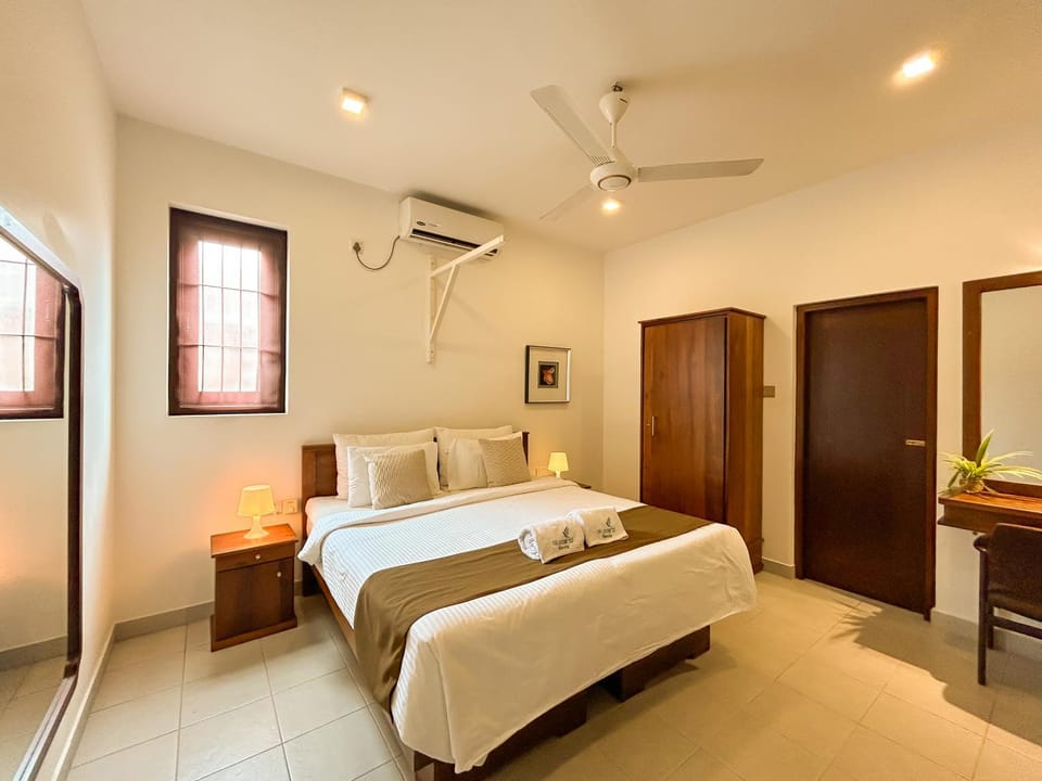 Bed, Photo of the whole room, Bedroom, air conditioner