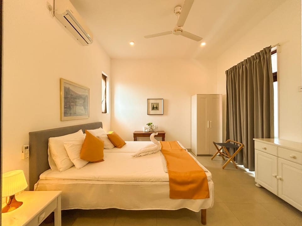 Bed, Photo of the whole room, Bedroom, towels, air conditioner