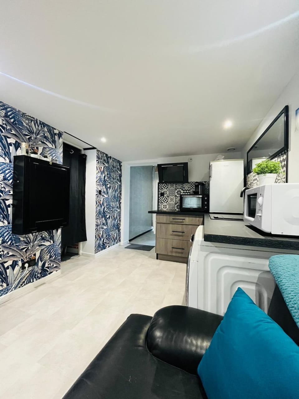 TV and multimedia, Seating area