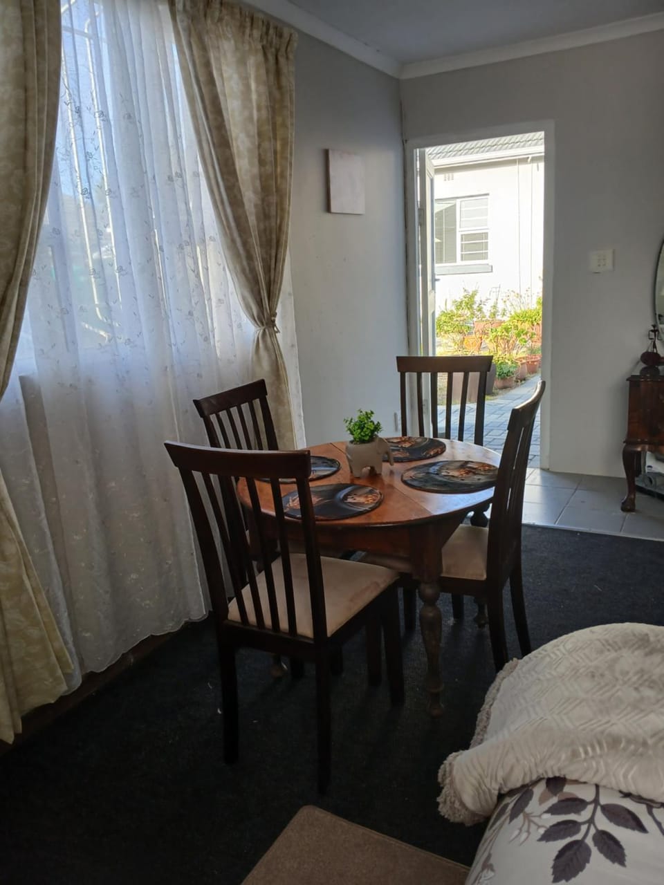 Cozy, self-catering Garden Flat Apartment hotel in Cape Town
