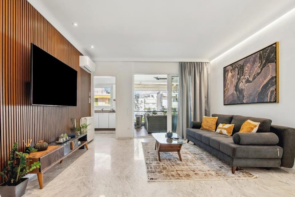 One-Bedroom Jacuzzi Glyfada Apartment in South Athens