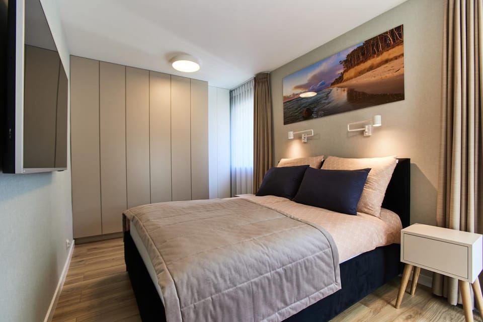 Bed, TV and multimedia, Photo of the whole room, Bedroom, wardrobe
