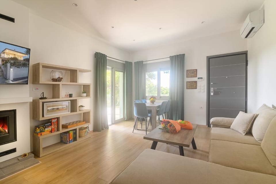 TV and multimedia, Living room, Seating area, Dining area, Evening entertainment, fireplace, fireplace