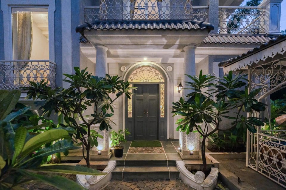 Property building, Facade/entrance, Night, Garden, Garden view