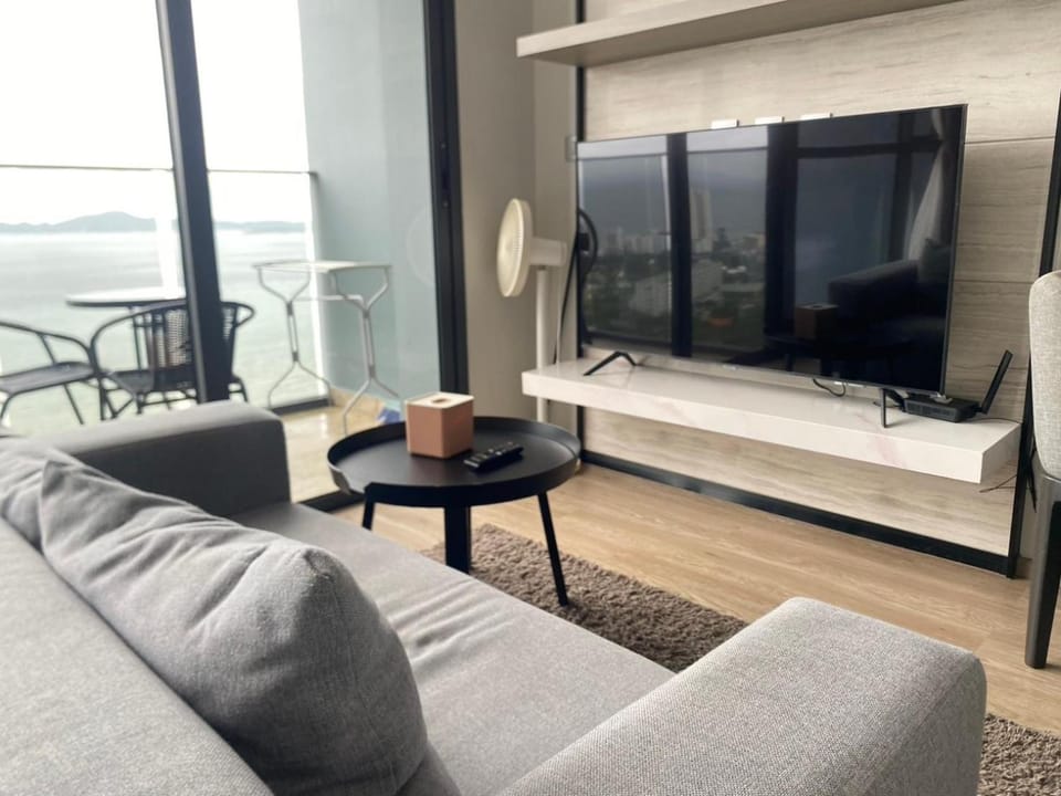 Stunning Sea View Condo -Next To Beach Apartment in Pattaya City