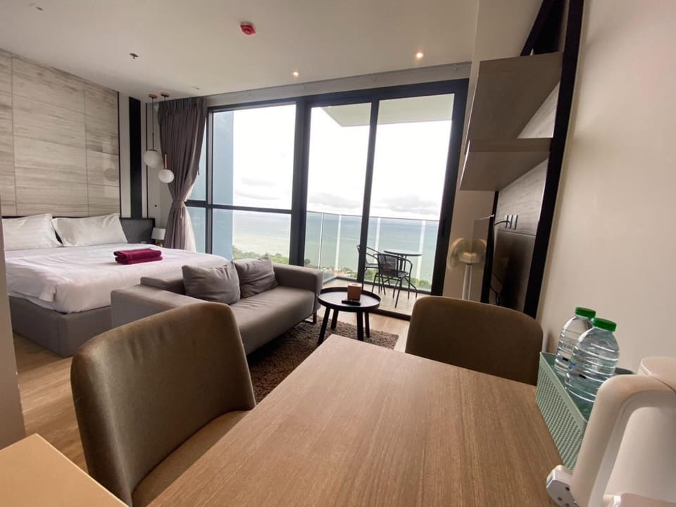 Stunning Sea View Condo -Next To Beach Apartment in Pattaya City