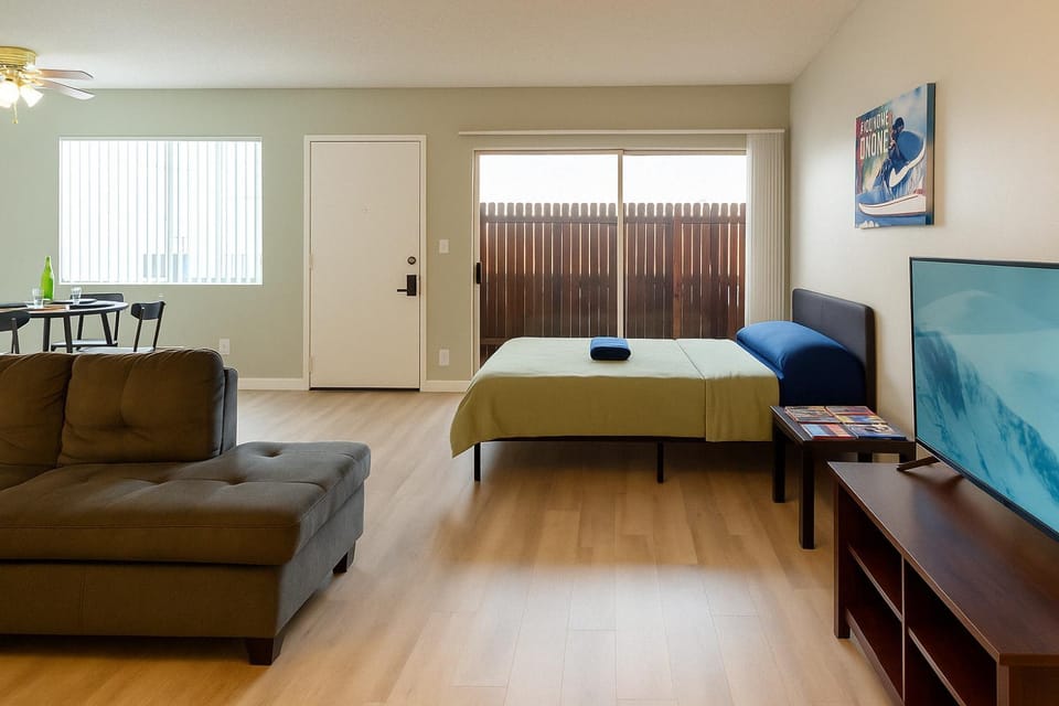 Bed, Living room