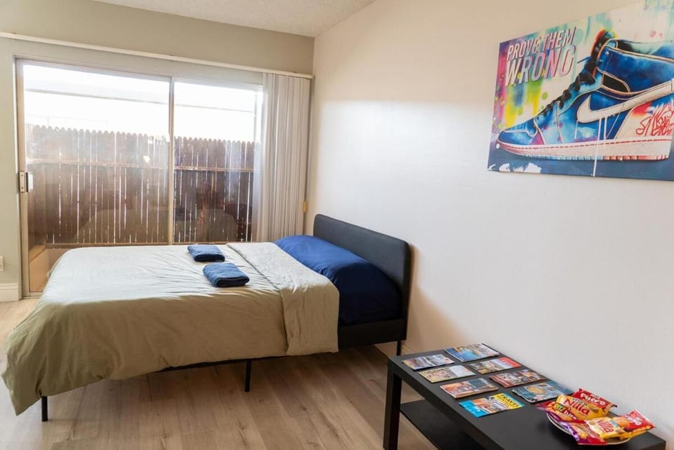 Bed, Living room