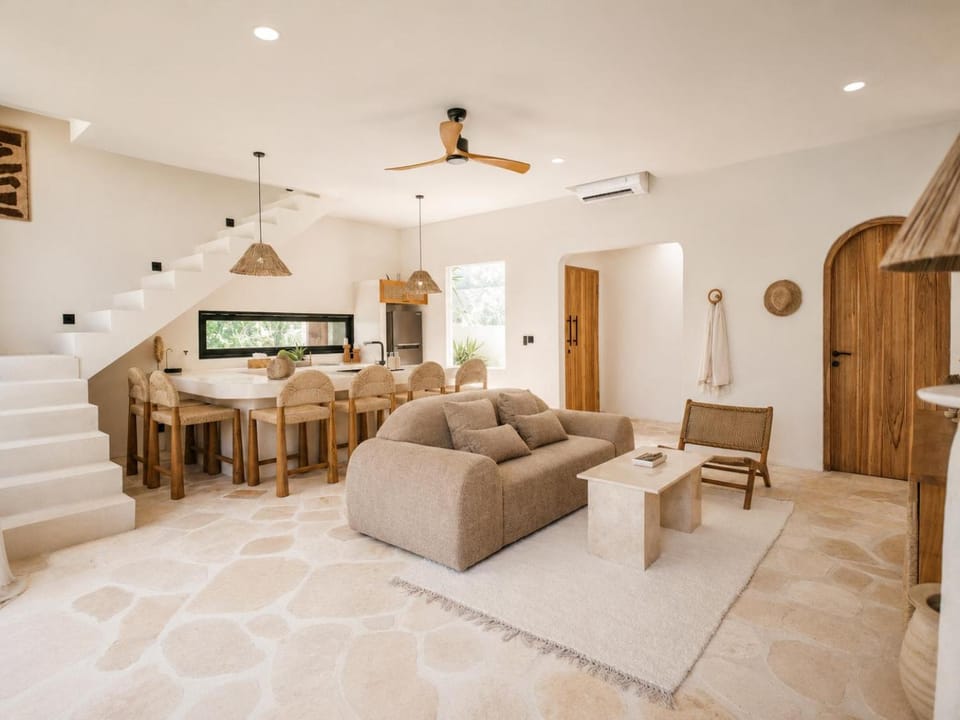 Boho Retreat 3BR Enclosed Lounge 5min Beach Villa in North Kuta