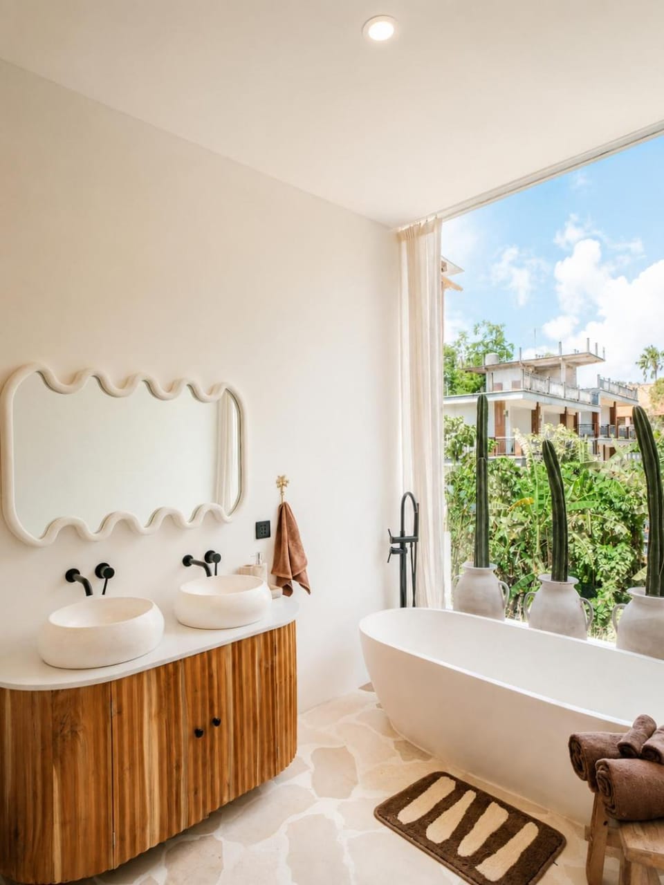 Boho Retreat 3BR Enclosed Lounge 5min Beach Villa in North Kuta
