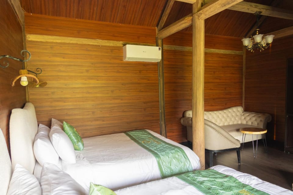 Bed, Living room, Seating area, Bedroom, air conditioner
