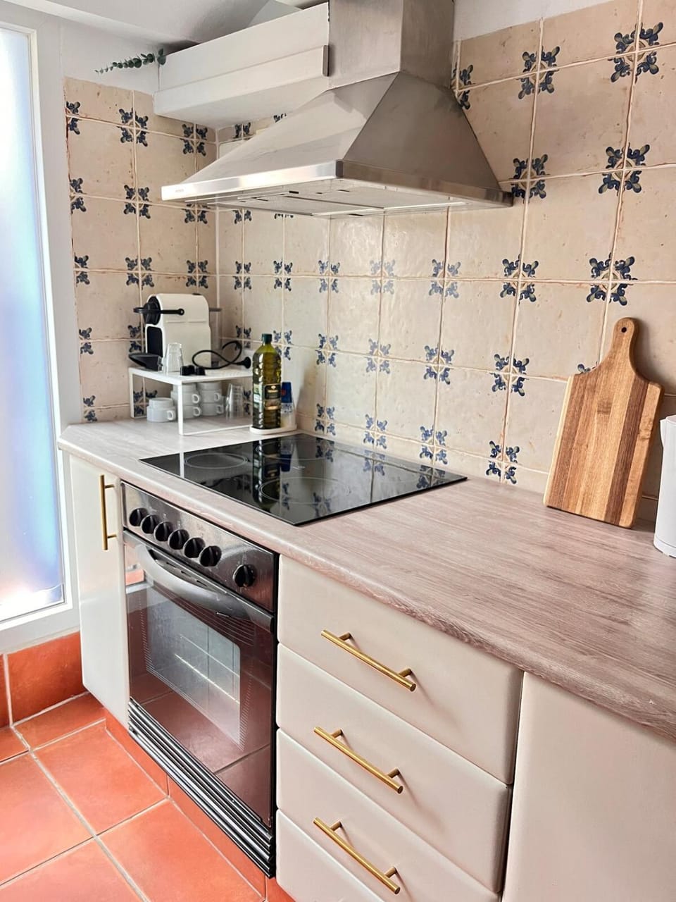Kitchen or kitchenette, Dining area, pet friendly, stove